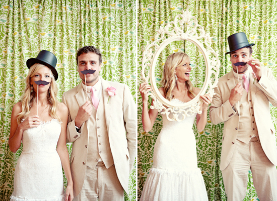 Funny-wedding-photo-booth-with-picture-frame7